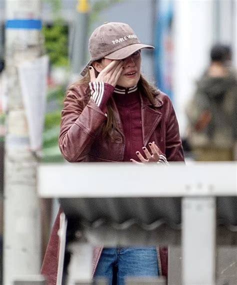 Sao phim Sex Education bật khóc trên phố sau khi bị chế giễu bộ phận cơ thể