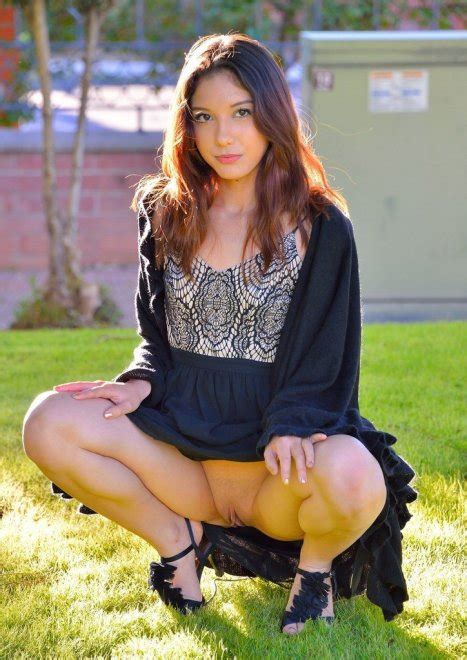 Cute And Hot Girl Pantyless In The Park Porno Photo