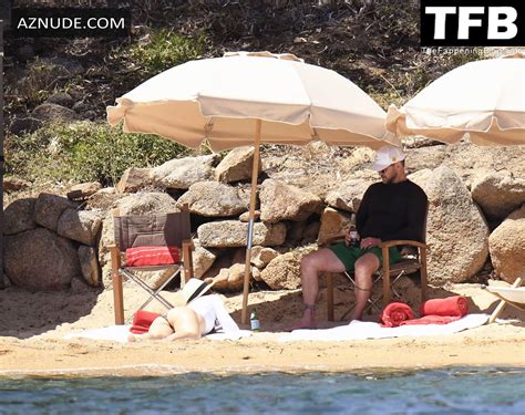 Jessica Biel Sexy Seen Flaunting Her Hot Bikini Body Alongside Justin Timberlake At The Beach In