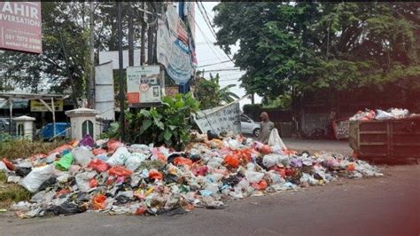 Sampah Berhari Hari Tak Diangkut DLH Kota Serang Salahkan Masyarakat