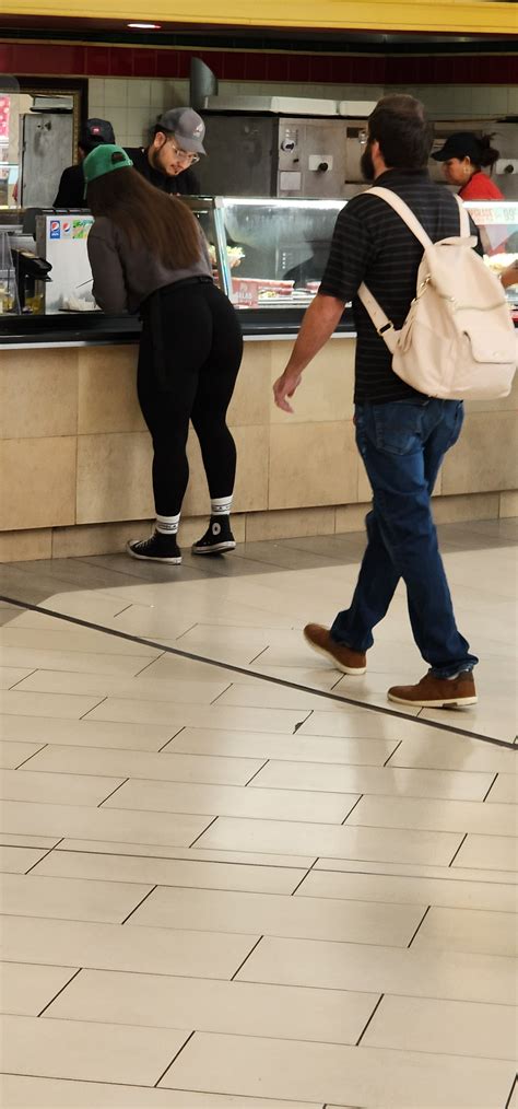 JUICIEST ASS I Have Seen On LATINA OC Spandex Leggings Yoga Pants Forum