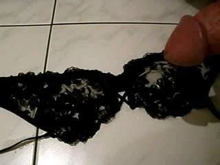 Ich Wichse Und Spritze Mein Sperma Auf Den Bh Meiner Frau Gay Man Porn Xhamster