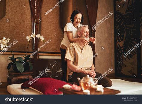 Professional Female Doing Asian Massage Mature Stock Photo 2002578557 Shutterstock