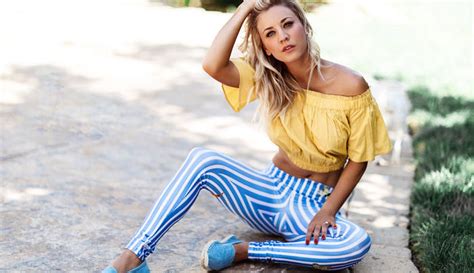 Blonde Women Actress Cleavage Kaley Cuoco No Bra Wallpaper Coolwallpapers Me