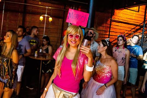 Blocos Agitam Foli Es Na Casa Natura Musical Em S O Paulo Carnaval