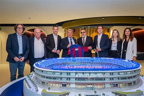 El Fc Barcelona Y El Grupo Social Once Firman Un Convenio Para Promover