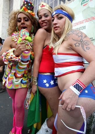 Roma Pride Sfilano I Gay