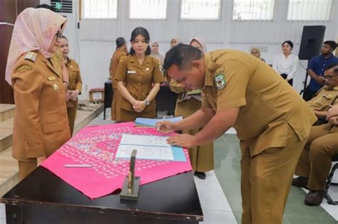 Pejabat Pemkot Pematangsiantar Tandatangani Perjanjian Kinerja