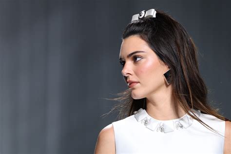 Kendall Jenner's Versace Runway Walk Slammed By Fans: See Reactions