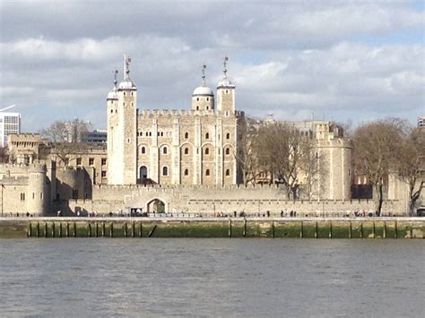 Paintings, drawings, illustrations, and photographs of the Tower of London