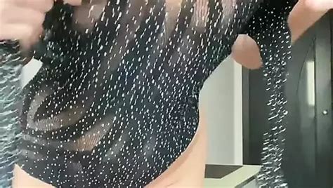 Een Leraar In Zwarte Sexy Lingerie En Zwarte Netkousen Gebruikt Een Kleine Lul XHamster