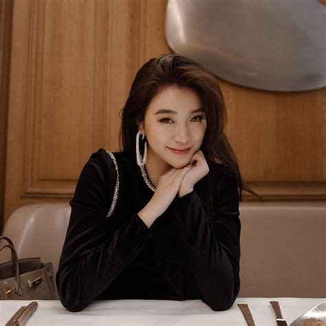 Hot girl Lào gây sốt MXH Việt từng học ĐH Ngoại thương