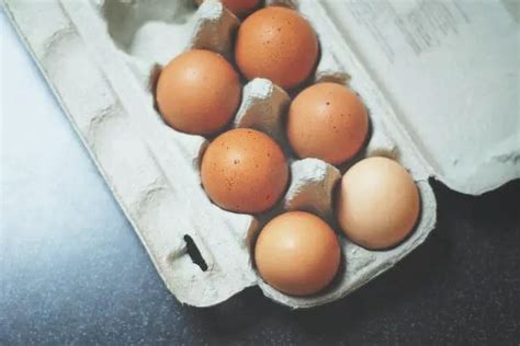 Can You Eat Expired Eggs The Risks And How To Tell Expired Egg