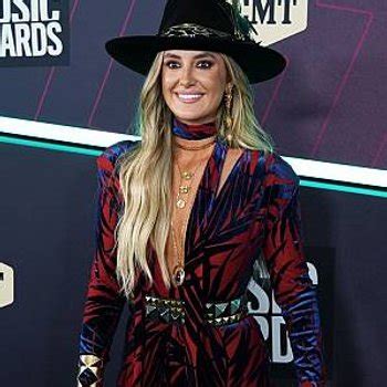 Lainey Wilson Babe Page Watch This Musician On FreeOnes