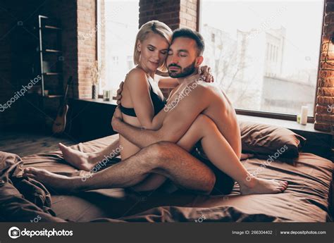 Two People Dream Feelings Peaceful Profile View Photo Nude Blonde Bob Haired Stylish Seductive