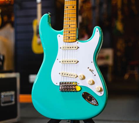 Squier vs Fender: What’s the Difference? | guitarguitar