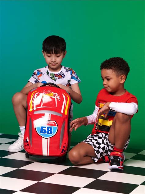 Walizka Hot Wheels Kolor Czerwony Sinsay Ak X