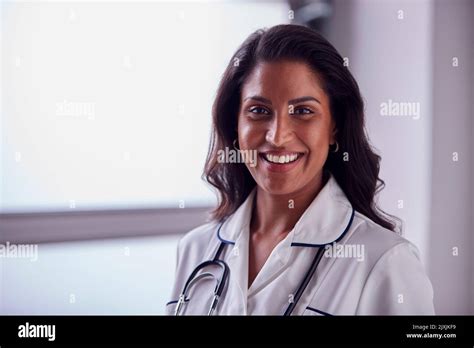 Mature Nurse Hi Res Stock Photography And Images Alamy