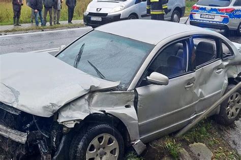 Wypadek w Lubieni Zderzyły się trzy auta są poszkodowani ZDJĘCIA