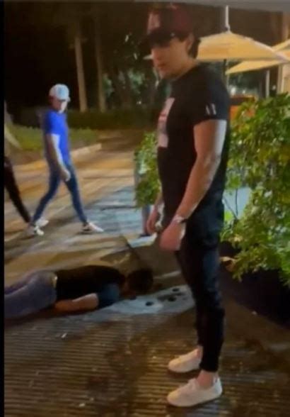 Video Entre Sujetos Golpean A Pareja Solo Por Ser Gay En Restaurante De Polanco El