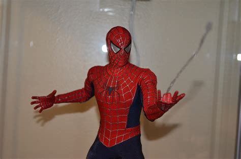 TheEvilEmpire Hot Toys Spider Man Sixth Scale Figure Classic Suit Version