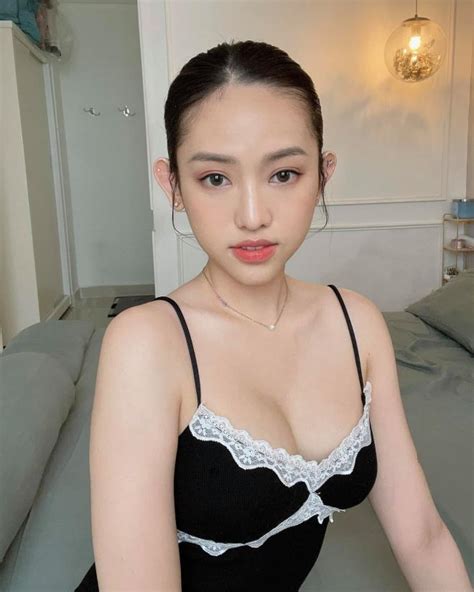 Thúy Vi liên tục tung ảnh mặc đồ ren gợi cảm nhức mắt dân mạng chỉ lo hot girl bị cảm lạnh