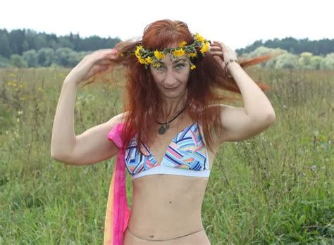 In Field With Wreath 19 Nude Pics XHamster