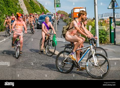 Nude Teilnehmer In Den Brighton World Naked Bike Ride Mit Nacktheit Der