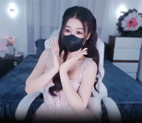 Danh S Ch Idol Stripchat Vietnam Hot Nh T Hi N Nay Fecilia Mua S M Tr C Tuy N