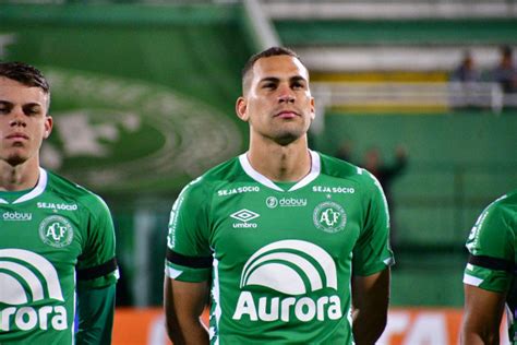 Jogador Titular Da Chapecoense Tem Les O Confirmada Clicrdc