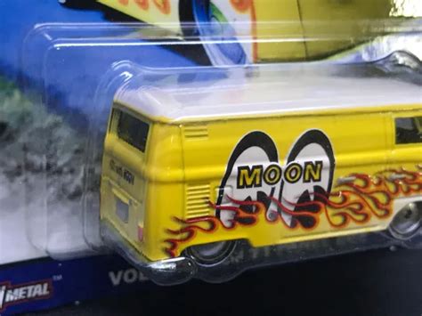HOT WHEELS CARGO Carriers Volkswagen Moon Eyes T1 Bus Collectable Scale 1 64 EUR 24 17 PicClick FR