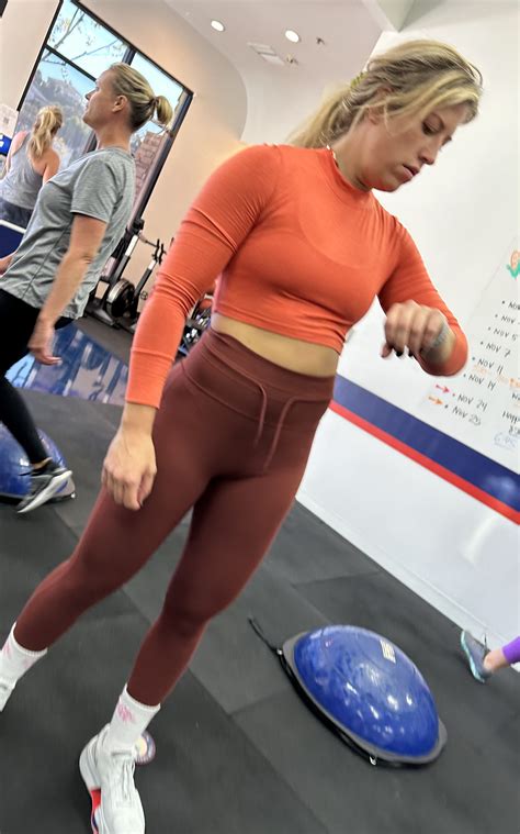Super Sexy Fit Blonde With A Great Ass Spandex Leggings Yoga Pants Forum