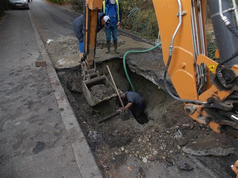 Blocati Intre Blocuri Din Cauza Unei Conducte Sparte Locuitorii De Pe