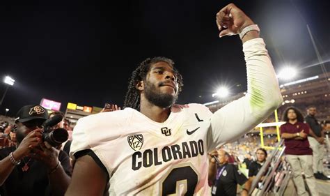 Travis Hunter explains why Shedeur Sanders flashed wrist to anger fans