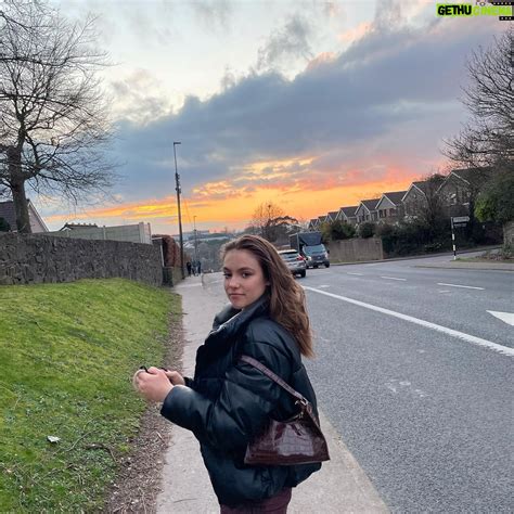 Allie Sherlock Instagram First Day In Awhile Being Sunny In Cork Do You Prefer Hot Weather Or