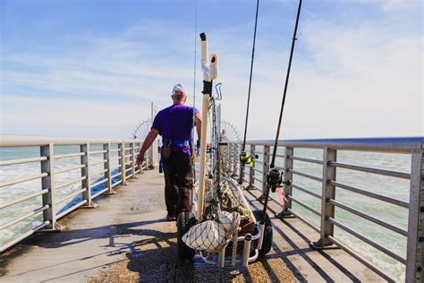 The 2nd ave pier hides a secret fishing spot for locals 6