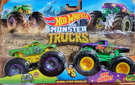 Hot Wheels Monster Trucks Demolition Doubles A Patrol Vs Test Subject Universo Hot Wheels