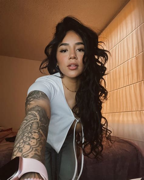 Roxana Molina | Yo si creo en Santa, pero en lo Santa que soy 🫠 | Instagram
