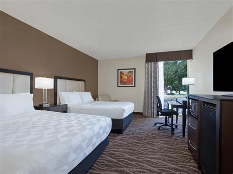Hotel Near Des Moines Airport | Holiday Inn Des Moines-Airport/Conf Center