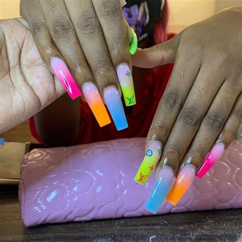 Nyc Beginner Nail Tech On Instagram This Rainbow Set Was Giving Me