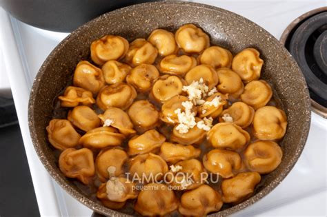 Жареные пельмени с соевым соусом на сковороде — рецепт с фото и видео