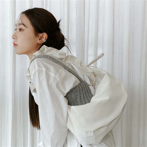 พรอมสง Carlyn Bag รน Babe กระเปารนฮต ทรงเดยวกบรน Cozy งานสวยมาก เนอผาลนๆ