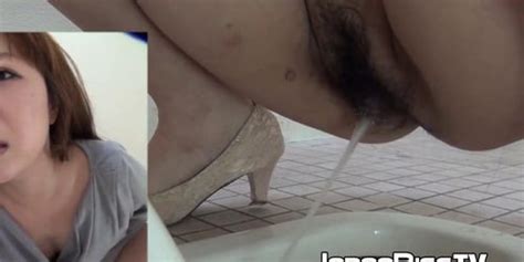 JAPAN PISS TV Pissing Japanese Babe Enjoying Her Time In Public Toilette Tnaflix