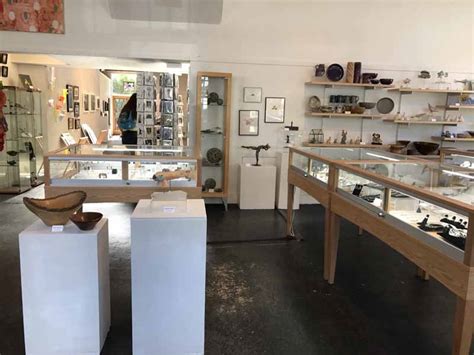 Acci Art And Art Cooperation Display Cases Showcases