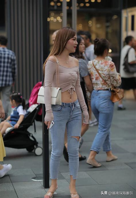 shy beauty, simple outfit - iNEWS