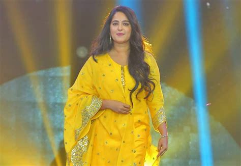 Anushka Shetty Biography - Age, Height, Husband, Education, Life Story