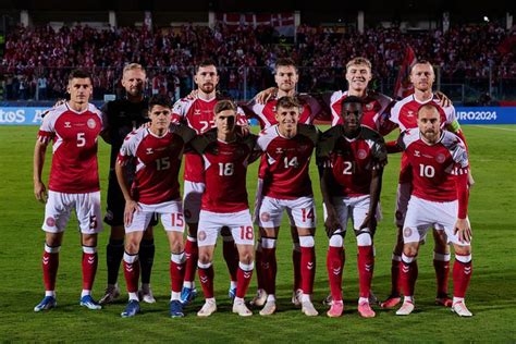 Danir fengu það óþvegið eftir skandalinn gegn San Marinó Sex með lægstu einkunn Vísir