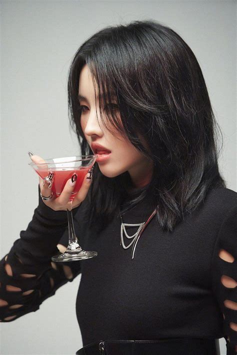 G Idle Soyeon Tomboy Hairstyles G I Dle Korean Girl Dark Hair Kpop