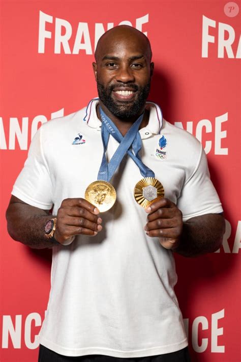 Photo Teddy Riner Médaille Dor Judo Par équipe Et 100kg Défilé