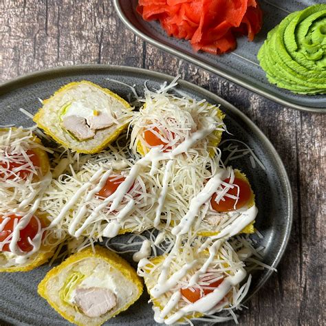 Темпурный ролл Харумаки Цезарь Хот - купить с доставкой на дом в СберМаркет